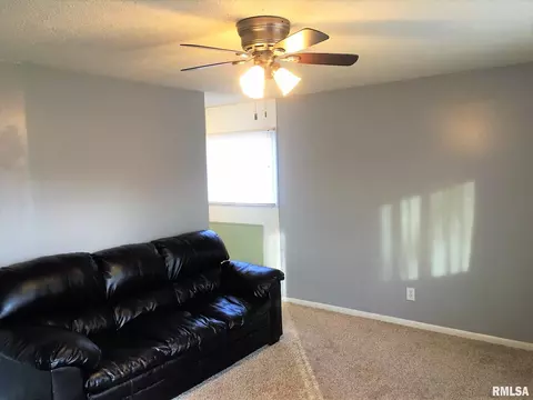 1813 E Bertman Ave, Springfield, IL 62702 photo 4