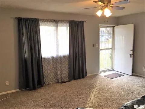 1813 E Bertman Ave, Springfield, IL 62702 photo 3