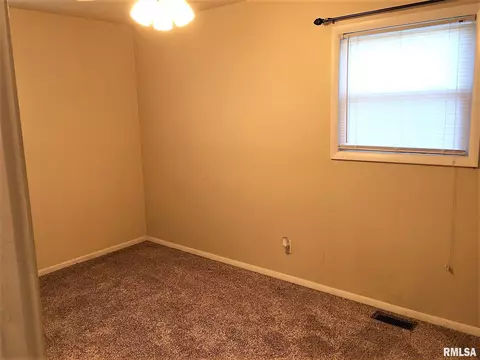 1813 E Bertman Ave, Springfield, IL 62702 photo 16
