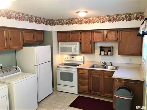 1813 E Bertman Ave, Springfield, IL 62702 photo 6