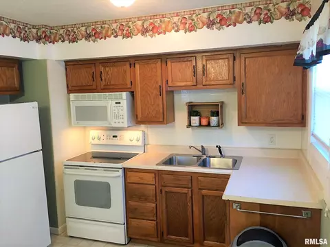 1813 E Bertman Ave, Springfield, IL 62702 photo 5
