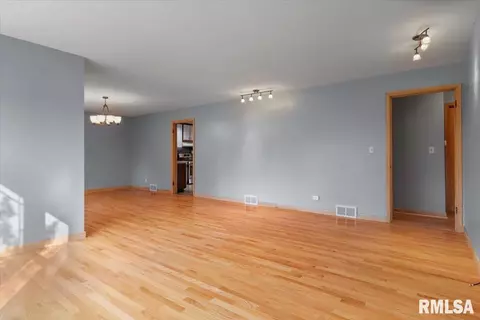 2008 School House Ln, Springfield, IL 62704 photo 4