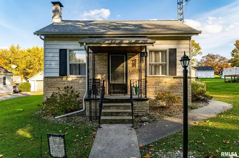 213 N Spring St, Mount Pulaski, IL 62548 photo 1