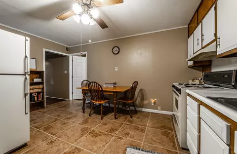 213 N Spring St, Mount Pulaski, IL 62548 photo 7