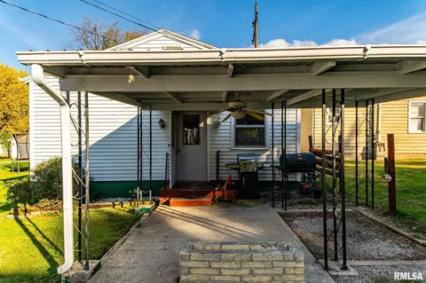 213 N Spring St, Mount Pulaski, IL 62548 photo 16