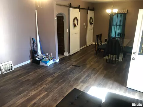117 W Cedar St, Springfield, IL 62704 photo 3