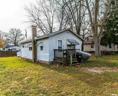 409 9th St, Lincoln, IL 62656 photo 2
