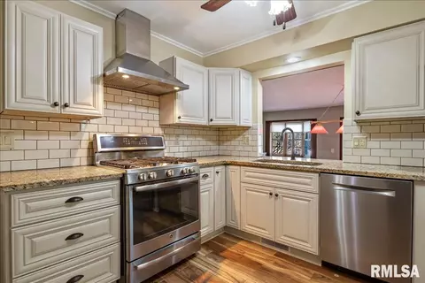 340 Brian Ln, Dawson, IL 62520 photo 8