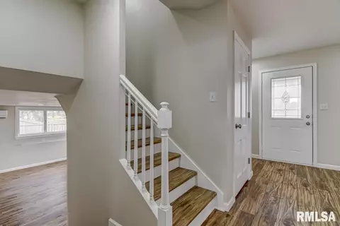 58 Horseshoe Dr, Springfield, IL 62702 photo 2
