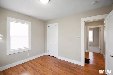2140 S 13th St, Springfield, IL 62703 photo 5