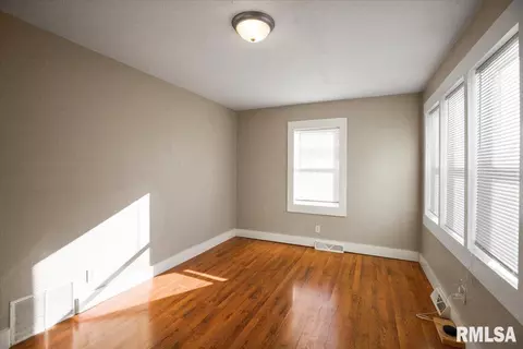2140 S 13th St, Springfield, IL 62703 photo 2