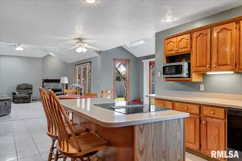 501 Colbrook Dr, Springfield, IL 62702 photo 13