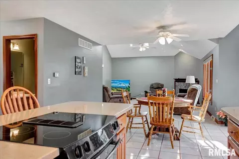501 Colbrook Dr, Springfield, IL 62702 photo 14