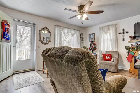 123 Aarup St, Springfield, IL 62703 photo 4