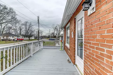 123 Aarup St, Springfield, IL 62703 photo 2