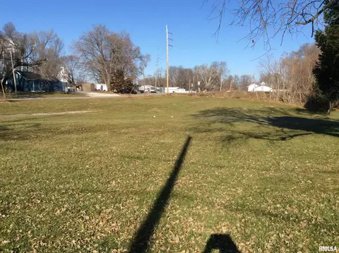 S 6th Street, Monmouth, IL 61462