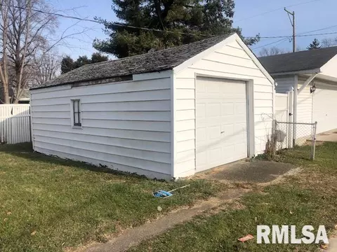 2246 S 13th St, Springfield, IL 62703 photo 4