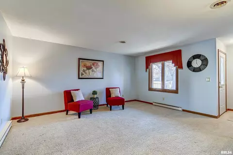 508 Avondale Dr, Springfield, IL 62704 photo 3