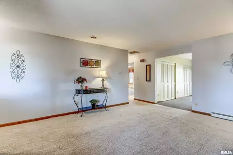 508 Avondale Dr, Springfield, IL 62704 photo 6