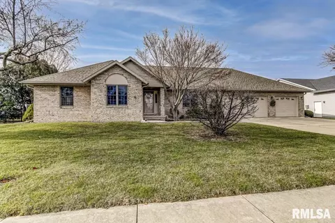 307 Dover Dr, Chatham, IL 62629 photo 1