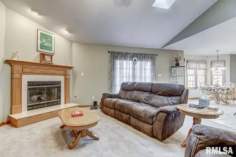 307 Dover Dr, Chatham, IL 62629 photo 5