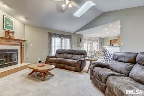 307 Dover Dr, Chatham, IL 62629 photo 7