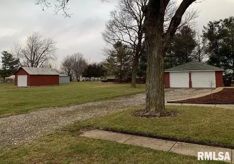 209 E Pine St, Modesto, IL 62667 photo 34