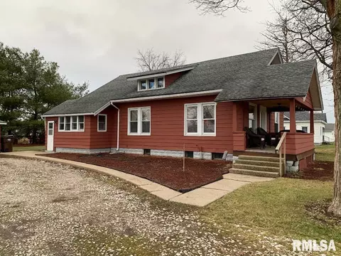 209 E Pine St, Modesto, IL 62667 photo 2