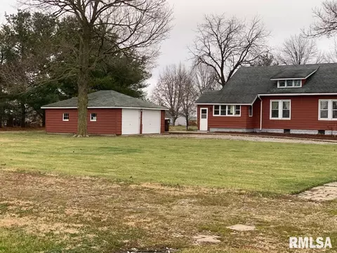 209 E Pine St, Modesto, IL 62667 photo 32