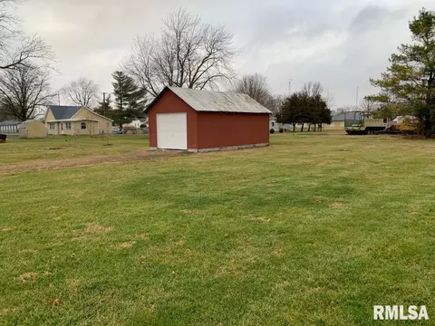 209 E Pine St, Modesto, IL 62667 photo 29