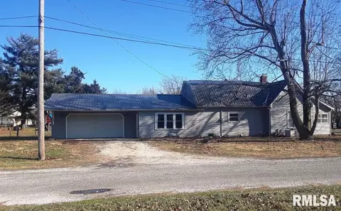 417 N Hickory St, Palmyra, IL 62674