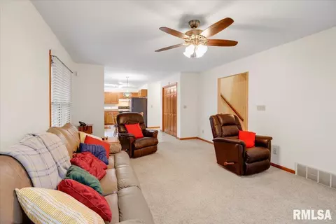 2001 Briar Ct, Springfield, IL 62704 photo 3