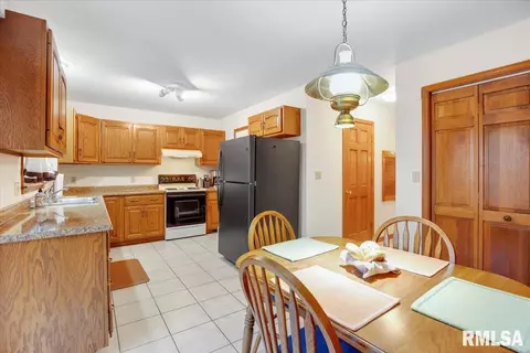 2001 Briar Ct, Springfield, IL 62704 photo 11