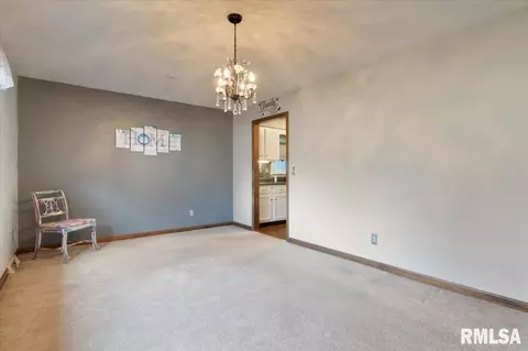 268 Saxon Dr, Springfield, IL 62704 photo 2