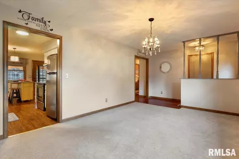 268 Saxon Dr, Springfield, IL 62704 photo 4