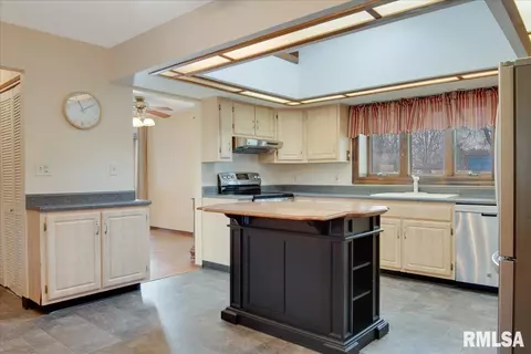 235 Pakey Rd, Springfield, IL 62712 photo 15