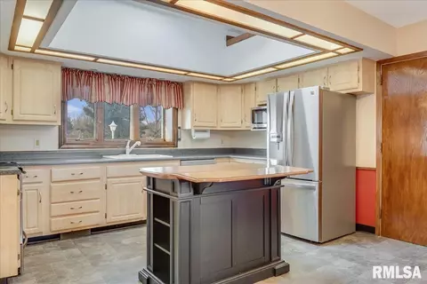 235 Pakey Rd, Springfield, IL 62712 photo 13