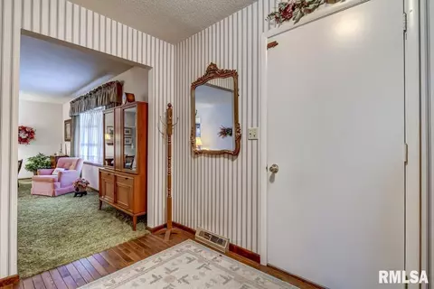 1124 Interlacken Rd, Springfield, IL 62704 photo 4