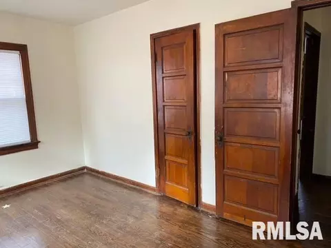 2217 E Monroe St, Springfield, IL 62703 photo 5
