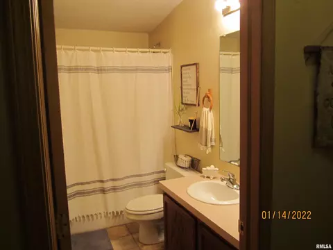305 Magnolia Dr, Springfield, IL 62702 photo 6