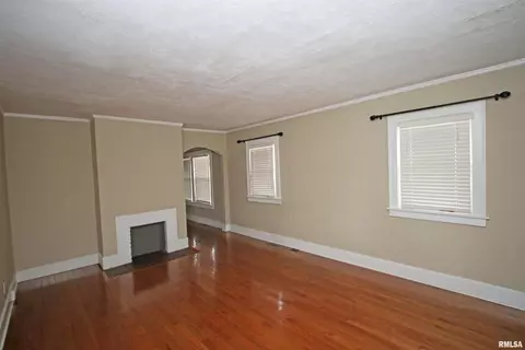 2421 S 6th St, Springfield, IL 62703 photo 4