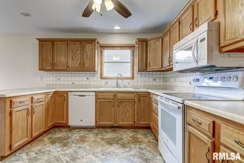 3913 Oakview Dr, Springfield, IL 62712 photo 11