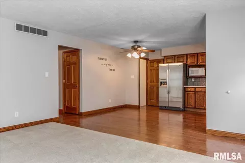 217 Buckhorn Dr, Springfield, IL 62707 photo 4
