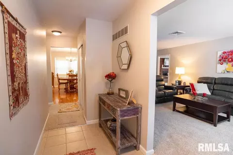 2320 Bates Ave, Springfield, IL 62704 photo 2