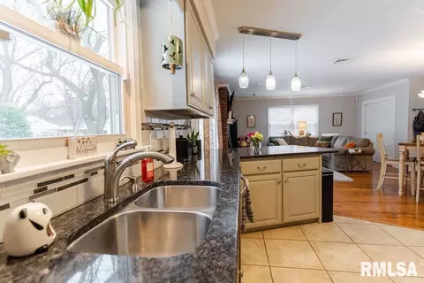 2320 Bates Ave, Springfield, IL 62704 photo 7
