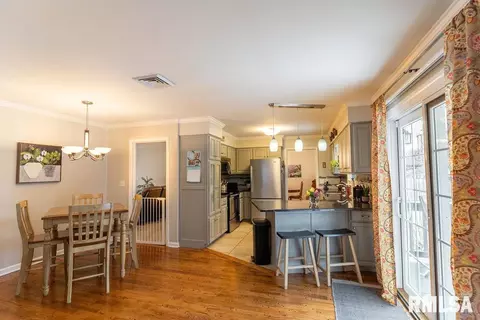 2320 Bates Ave, Springfield, IL 62704 photo 9