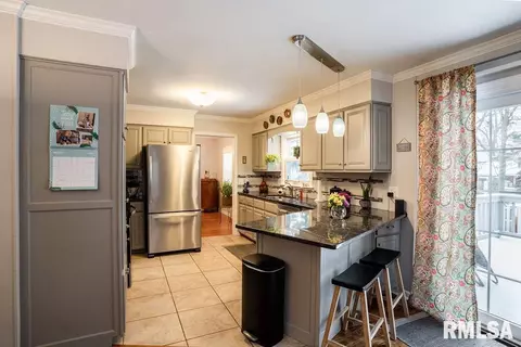 2320 Bates Ave, Springfield, IL 62704 photo 8