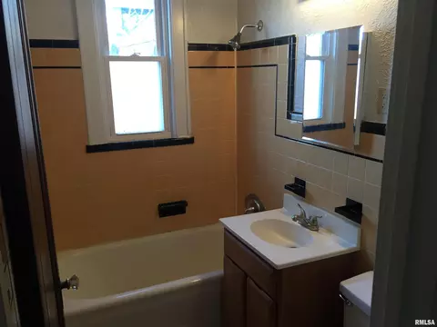 1909 Holmes Ave, Springfield, IL 62704 photo 14