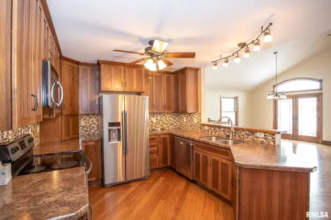 185 Wing Ln, Avon, IL 61415 photo 10