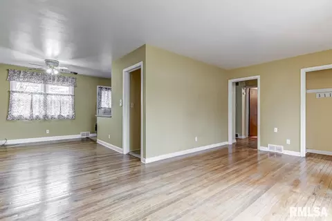 2401 S Walnut St, Springfield, IL 62704 photo 4